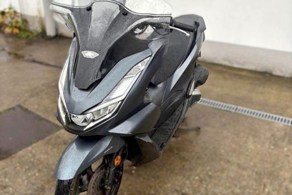 Silver HONDA PCX