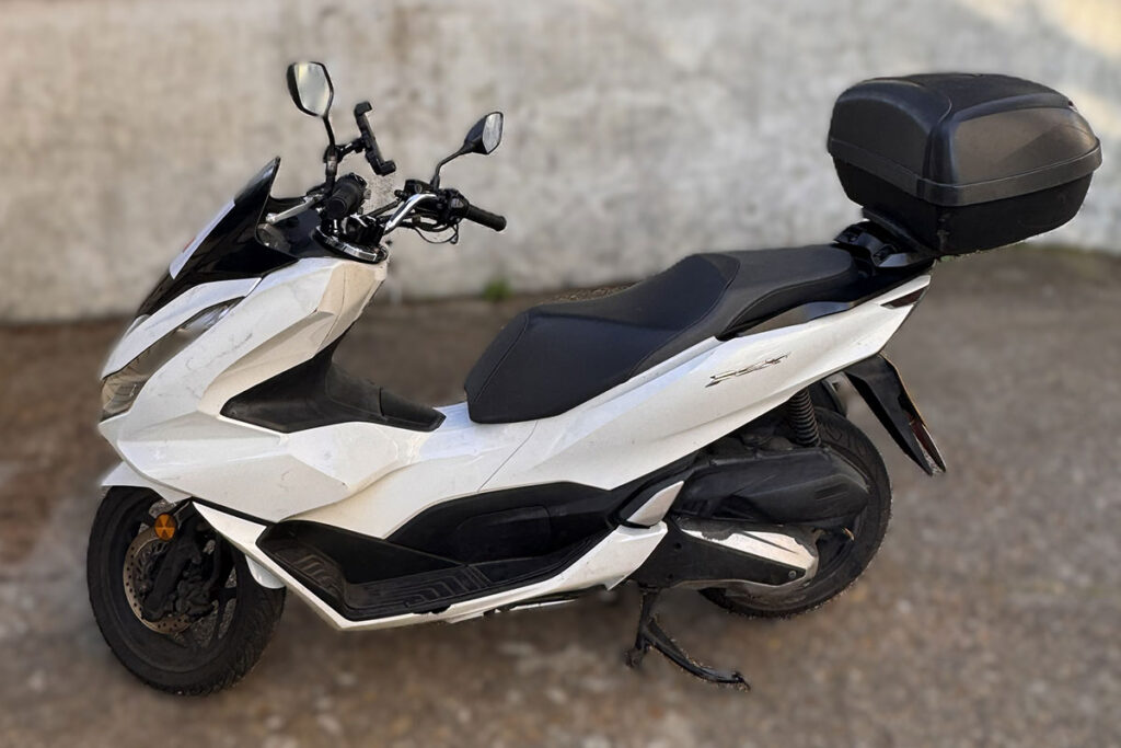 White HONDA PCX