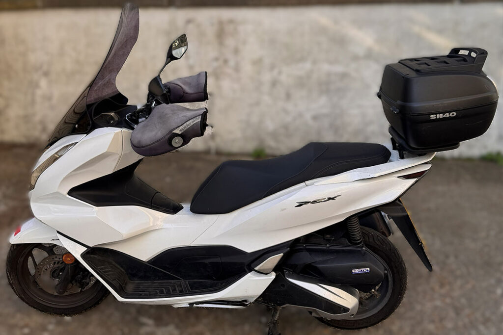 White HONDA PCX