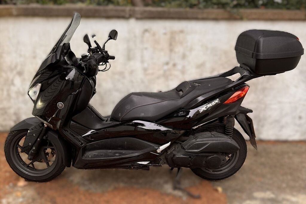 Black YAMAHA XMAX